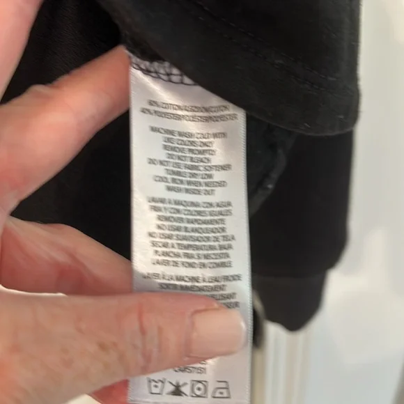 Calvin Klein Cropped Sweatshirt. - Picture 4 of 5